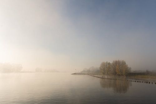 Mist boven de Nederrijn van Diederik Leutscher