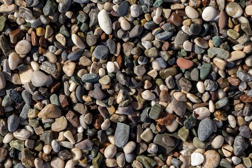 Natürliches Mosaik aus geschliffenen Kieselsteinen