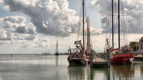 Charters in haven van West