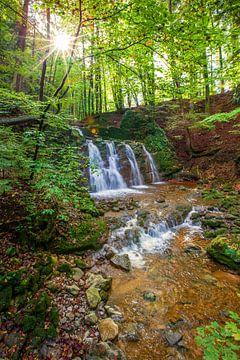 La cascade de Wildkar sous le soleil sur Christa Kramer