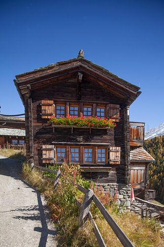 Walliser Holzhäuser im Weiler Findeln , Zermatt, Schweiz