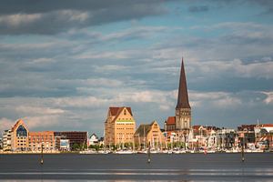 Blick über die Warnow auf Rostock