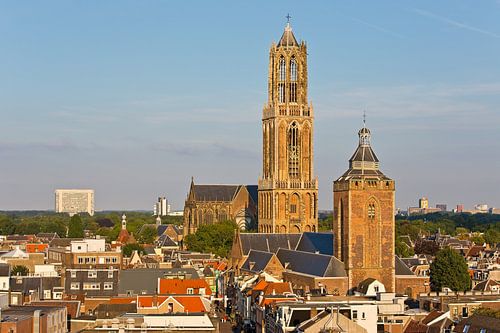 De Domtoren in avondlicht