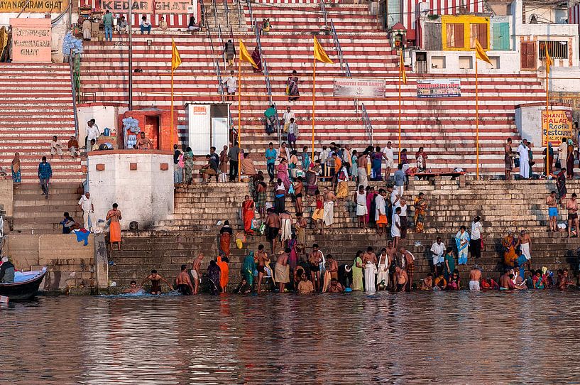Varanasi: Ritueel wassen aan de Ganges by Maarten Verhees
