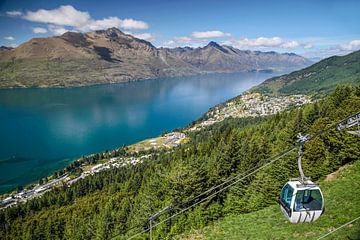 Skyline Gondola naar Bob`s Peak boven Queentown, Nieuw Zeeland van Christian Müringer