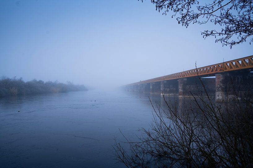 Moerputten brug in de mist van Stef Wingens
