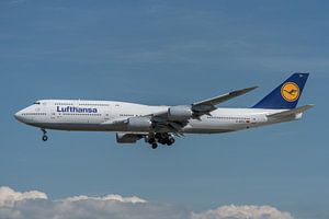 Die Boeing 747-8 der Lufthansa ist eine inzwischen veraltete Lackierung, fotografiert am Flughafen F