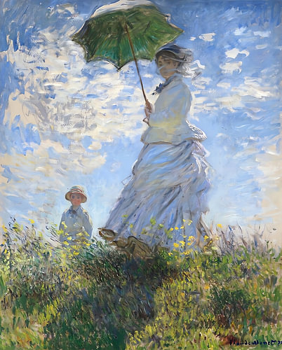 Frau unter einem grünen Sonnenschirm
