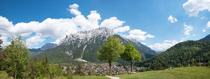 tourist resort Mittenwald and Karwendel mountains by SusaZoom