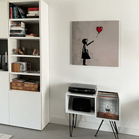 Klantfoto: Silhouet van meisje met rode hartvormige ballon van Art & Soul Creations, op aluminium