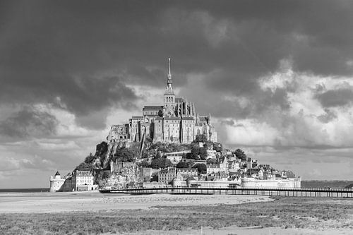 Mont Saint-Michel in zwart-wit