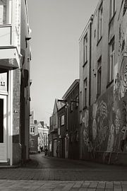 Kleine Straße zum Zentrum von Breda von Texas van Egmond