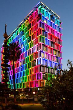 Raadhuis in regenboogkleuren van Frank's Awesome Travels