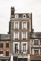 Een mooi gebouw in Pont-Audemer in Frankrijk