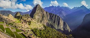 Breite Panorama auf die versteckte Stadt von Machu Picchu, Peru von Rietje Bulthuis