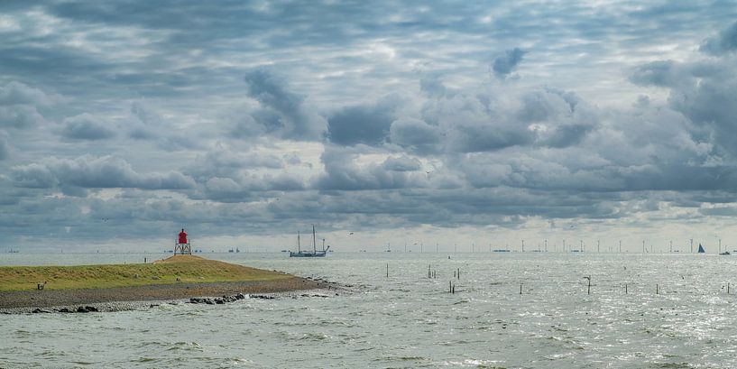 L'IJsselmeer près de Stavoren par une journée d'été ensoleillée. par Harrie Muis