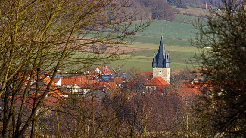 Der Kirchturm von Netra von Roland Brack