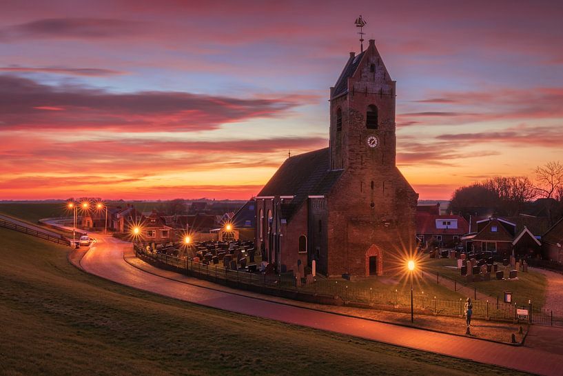 Saharasand und die kleine Kirche von Wierum von Marga Vroom