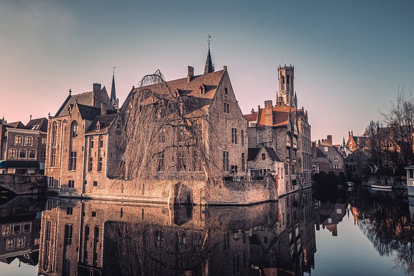 Reflecties aan de Rozenhoedkaai | Stadsfotografie | Reisfotografie van Daan Duvillier | Regio in de Kijker