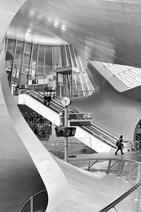 Architektur Arnheim Bahnhof in Schwarz-Weiß - Architekt Ben van Berkel