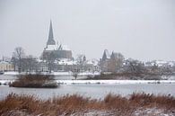 Het stadsfront van de stad Kampen in de sneeuw van Evert Jan Kip thumbnail