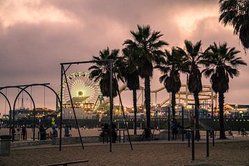 Night falls in Santa Monica by Nynke Nicolai