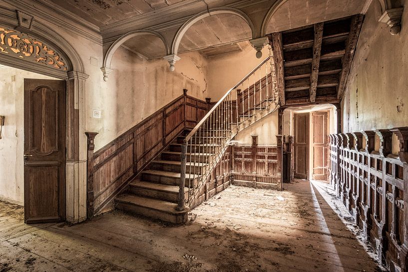 Treppenhaus in einer verlassenen Villa - Spanien von Gentleman of Decay