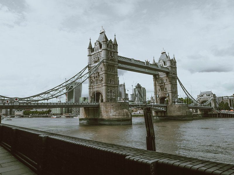Tower Bridge by Hello Pompoyo