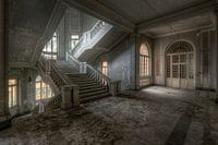 Verlassene Treppe aus Beton.