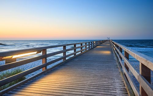 lange zeebrug over de zee