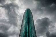 Donkere wolken achter het Beurs World Trade Center Rotterdam van Martijn Smeets thumbnail