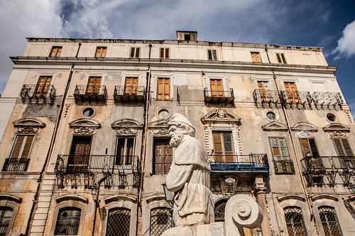 vervallen herenhuis in Palermo