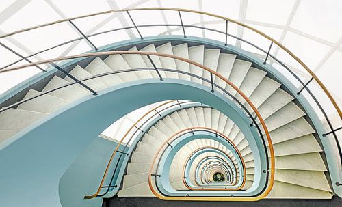 Spiral staircase Den Bell, into the depths of the world