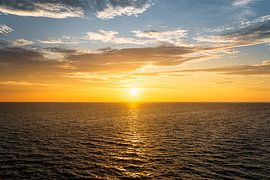 Skandinavischer Sommermorgen am Meer | Panorama des Skagerrak von Dylan Winter Visuals