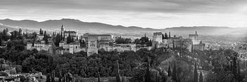 L'Alhambra de Grenade au soleil en noir et blanc sur Manfred Voss, Schwarz-weiss Fotografie