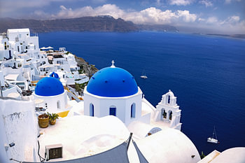Die blauen Kuppeln von Santorini