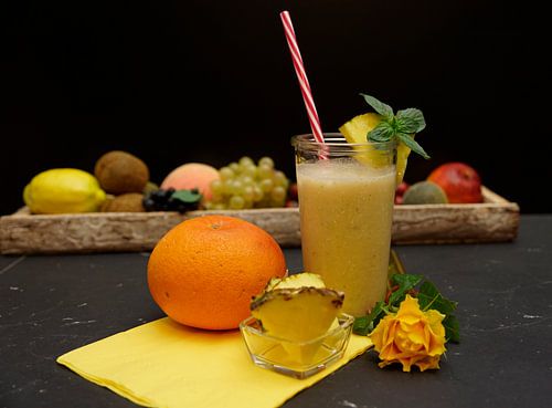Ananas kokos limonade met grapefruit.