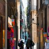 Rue commerçante de Barcelone - photo avec AI sur Marianne van der Zee