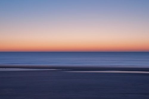Mouvement au coucher du soleil sur la plage.