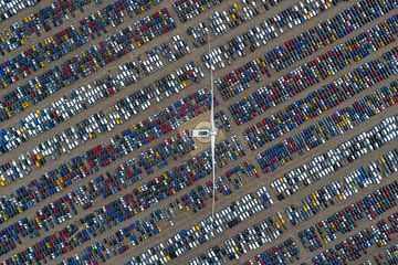 Geordnete Menschenmassen auf dem Parkplatz von Ewold Kooistra