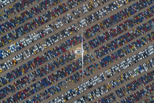 Geordende drukte op de parkeerplaats