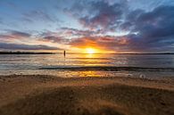 zonsondergang aan strand van Peter Abbes thumbnail