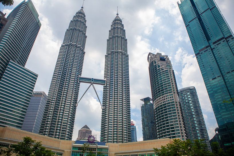 Petronas Towers - Kuala Lumpur by t.ART