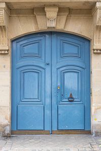 Blaue Haustür in Paris