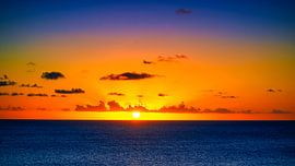 zonsondergang met uitzicht op zee