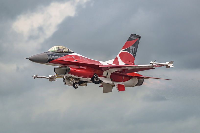 Dänisches F-16 Solo Display Team 2022 &quot;Dannebrog&quot;. von Jaap van den Berg