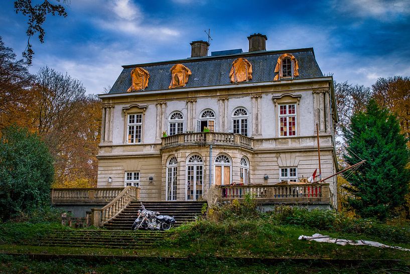 Villa Ivicke by Raymond Voskamp