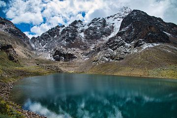 Meer en bergen bij Punta Olimpica, Andes, Huaraz, Peru