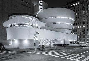 Guggenheim Museum bei Nacht, New York City von Nico Geerlings