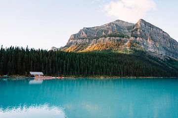 Lake Louise zonsopkomst - Banff, Canada van Marit Hilarius